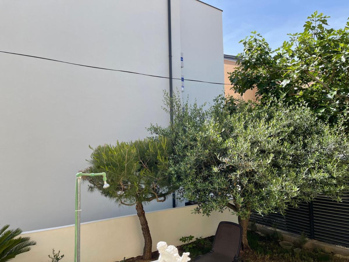 Apartments Villa Engeli Vir Exterior photo