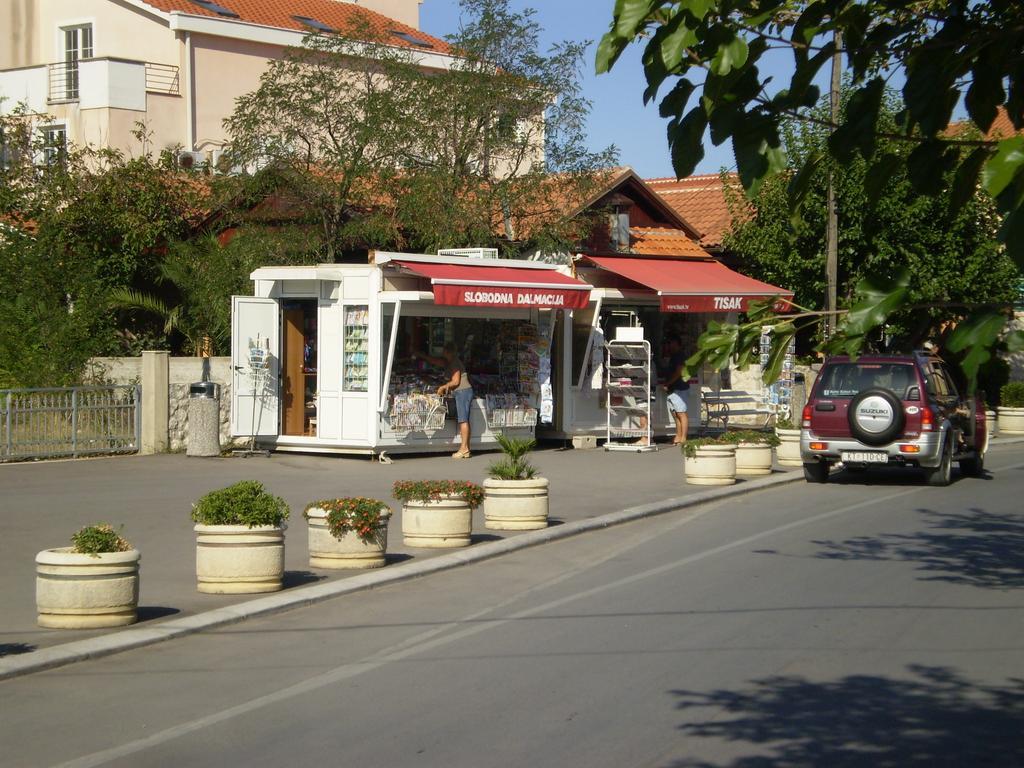 Apartments Villa Engeli Vir Exterior photo