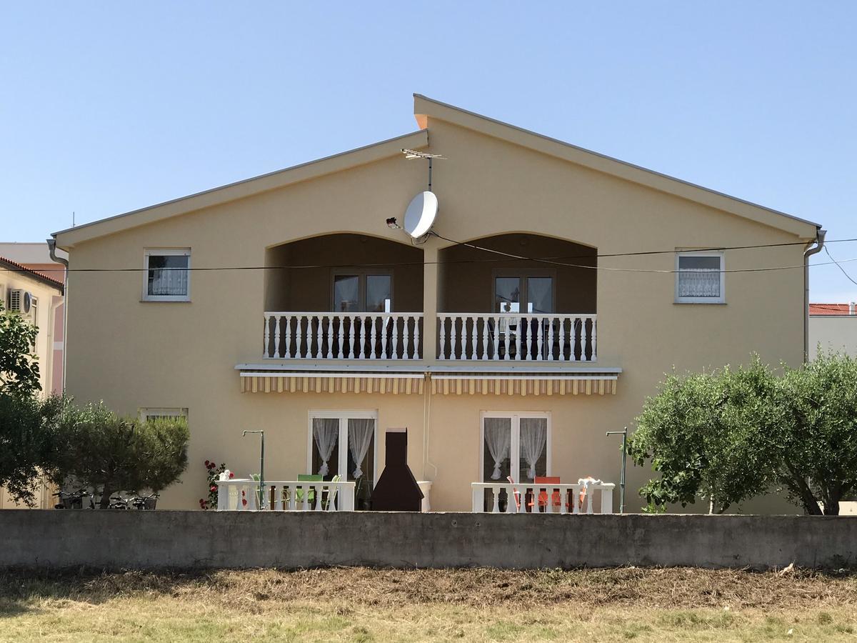 Apartments Villa Engeli Vir Exterior photo