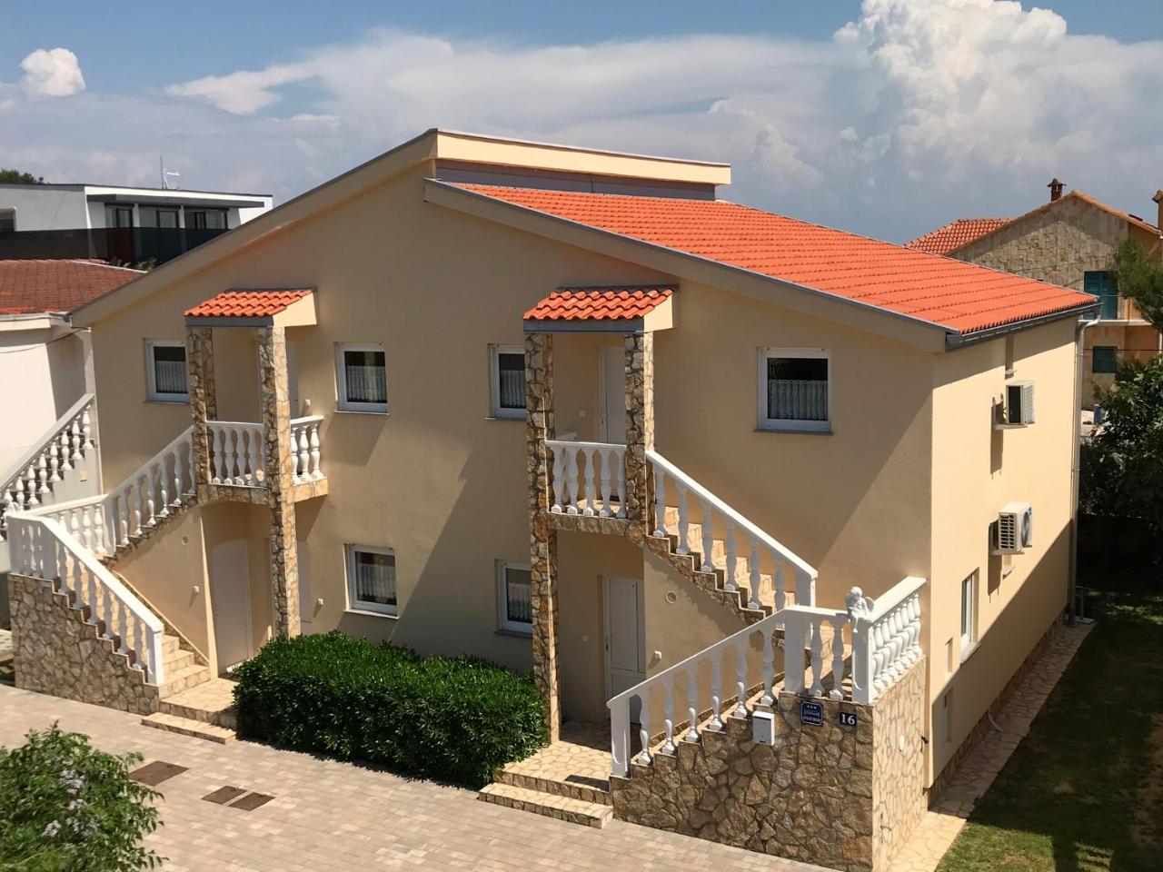 Apartments Villa Engeli Vir Exterior photo